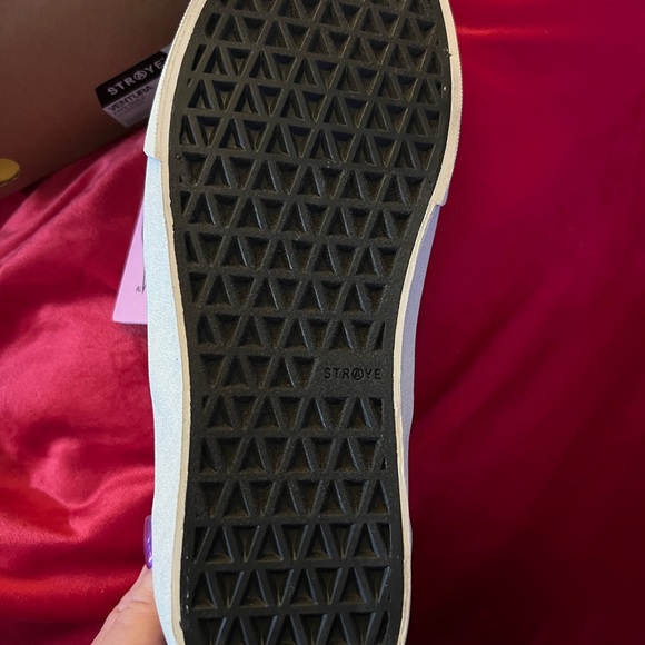 Straye Ventura, fake smile, sneakers, Unisex size 9 1/2 men’s or size 11… - Picture 9 of 11